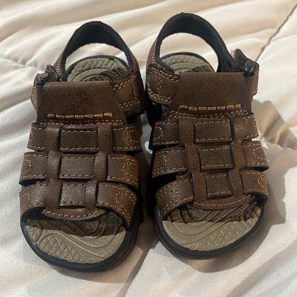 Beaver Creek size 5 boy sandals - Picture 3 of 4
